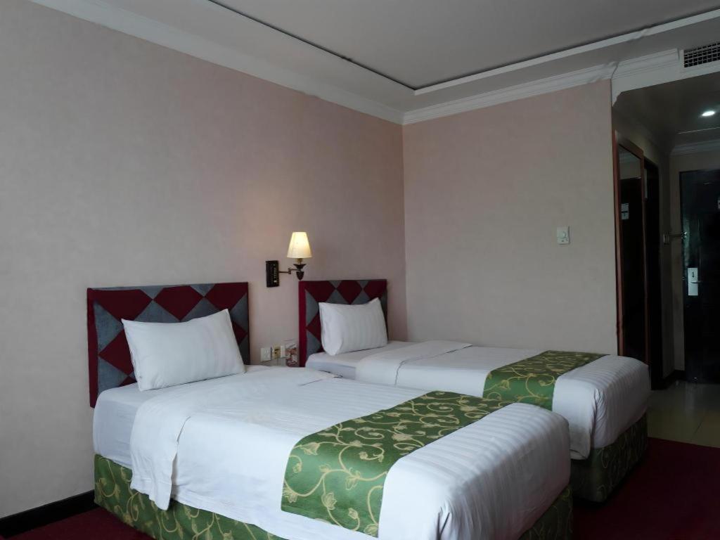 Grand Antares Hotel Medan Exterior photo