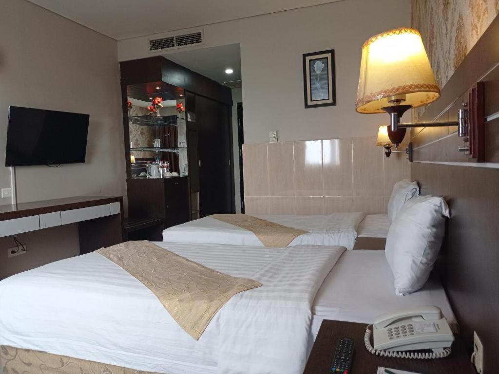 Grand Antares Hotel Medan Exterior photo