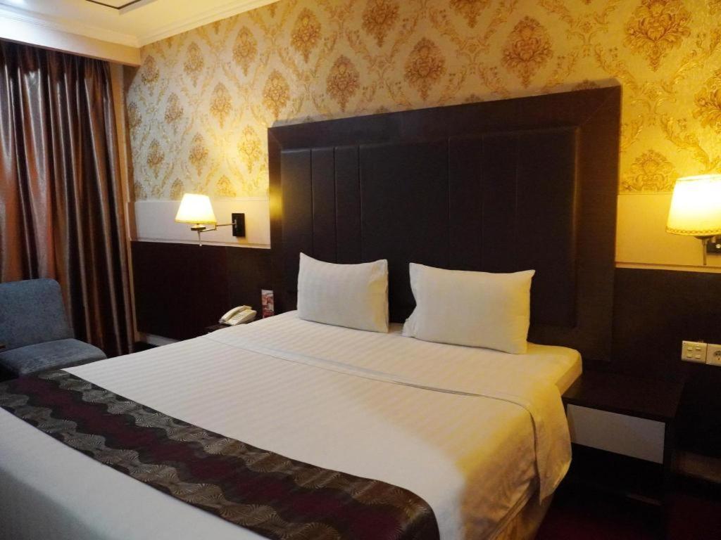 Grand Antares Hotel Medan Exterior photo