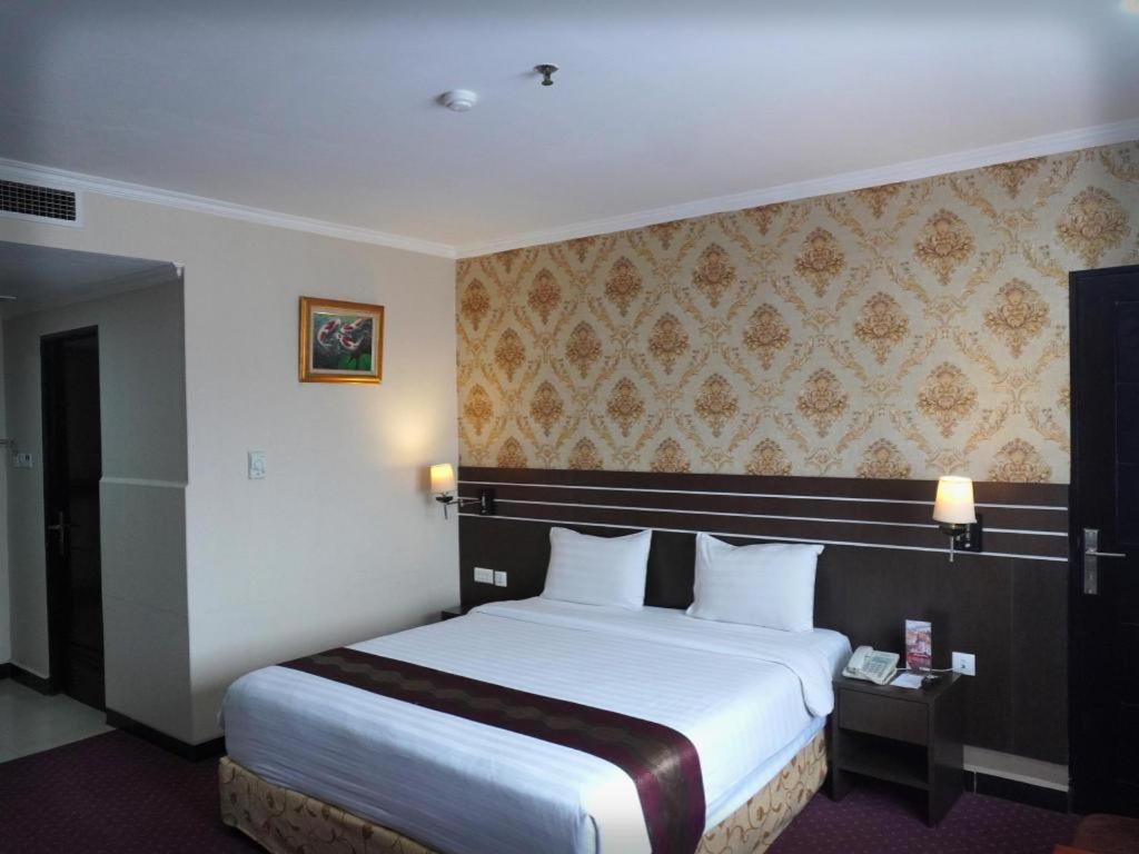 Grand Antares Hotel Medan Exterior photo