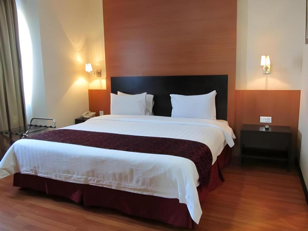 Grand Antares Hotel Medan Exterior photo