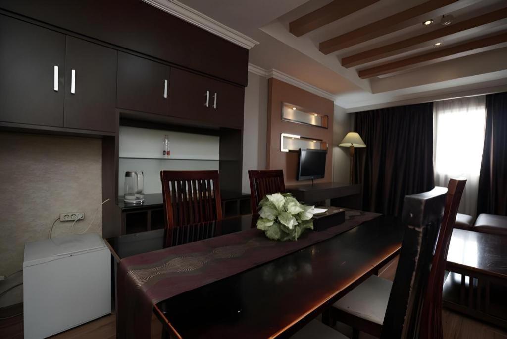 Grand Antares Hotel Medan Exterior photo