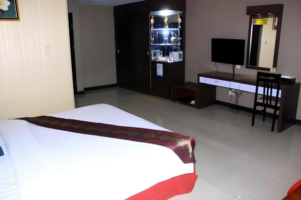 Grand Antares Hotel Medan Exterior photo