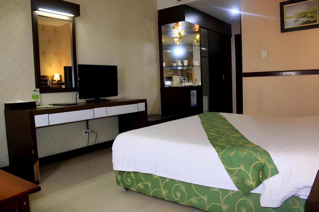 Grand Antares Hotel Medan Exterior photo
