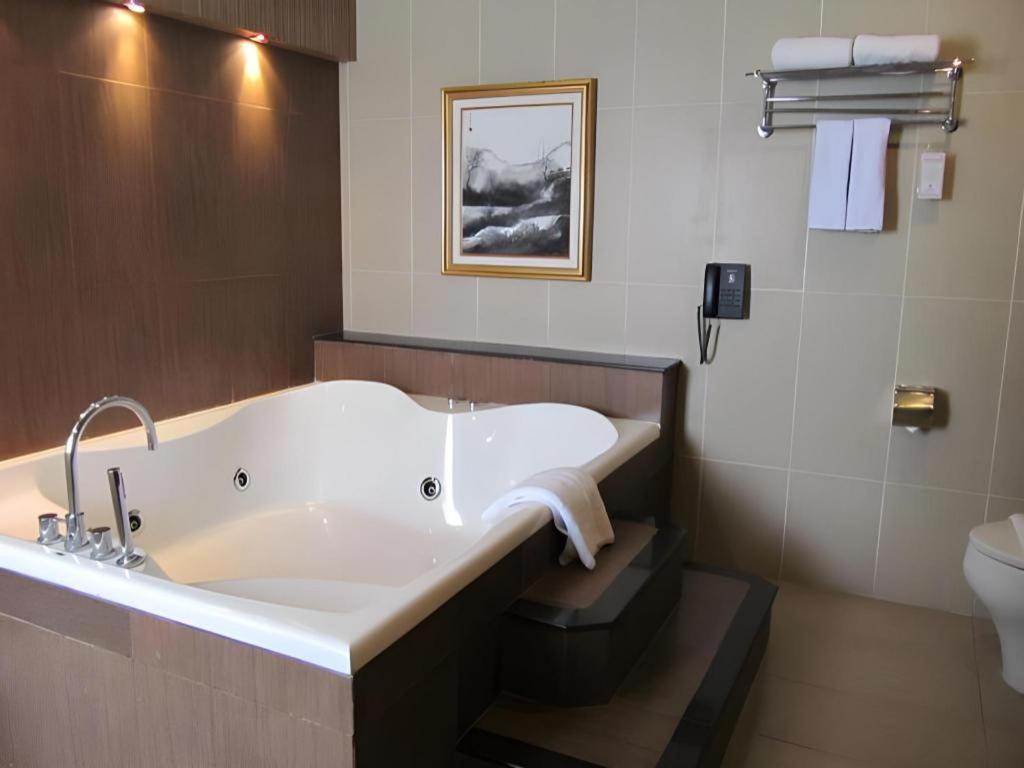 Grand Antares Hotel Medan Exterior photo