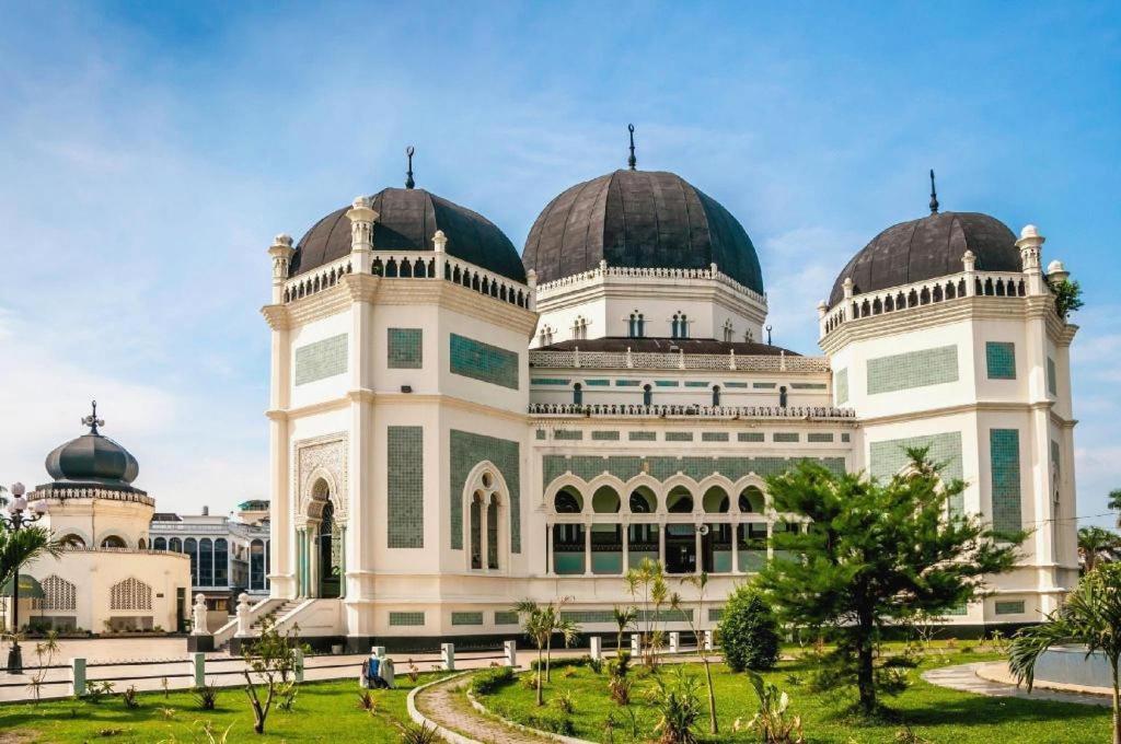 Grand Antares Hotel Medan Exterior photo